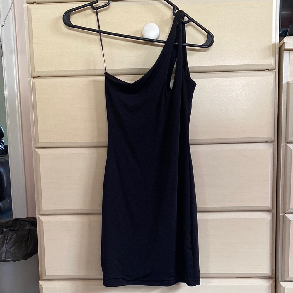 Elegant Black One-Shoulder Dress
